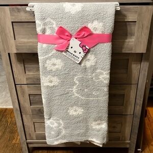 SALE! NWT HELLO KITTY GRAY DAISY REVERSIBLE SOFT THROW